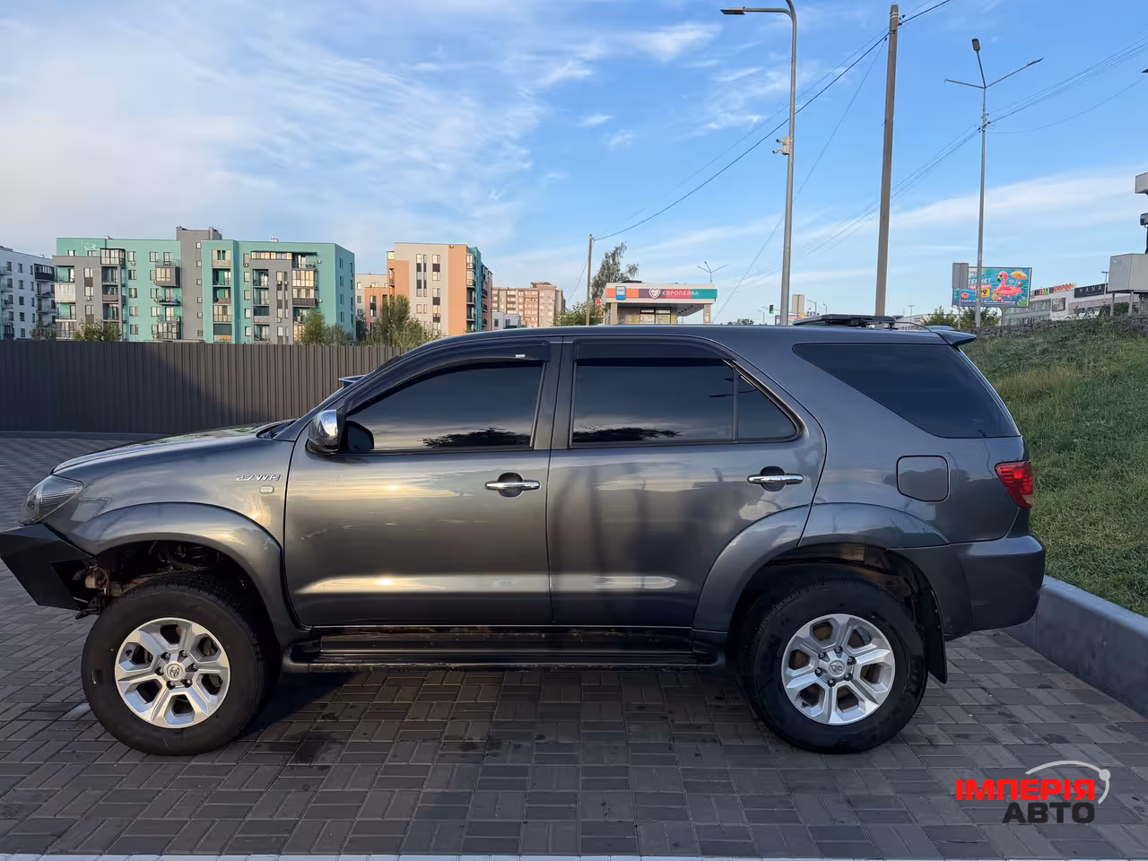 Toyota Fortuner - фото 4