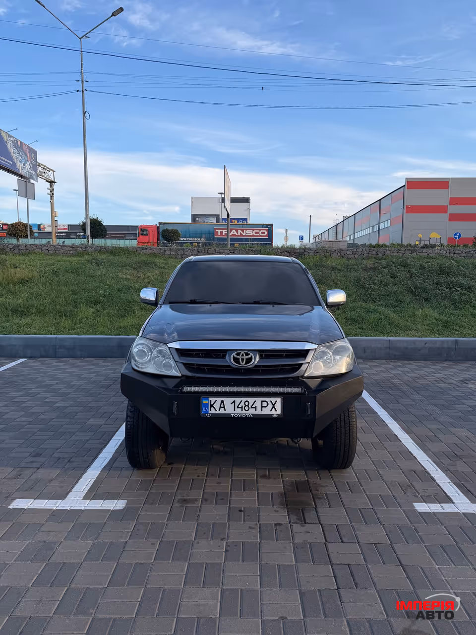 Toyota Fortuner - фото 1