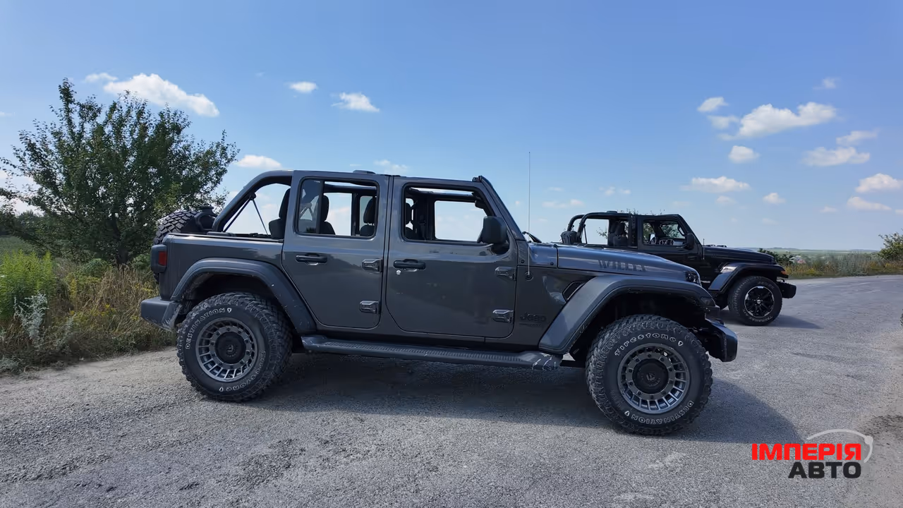 Jeep Wrangler - фото 14