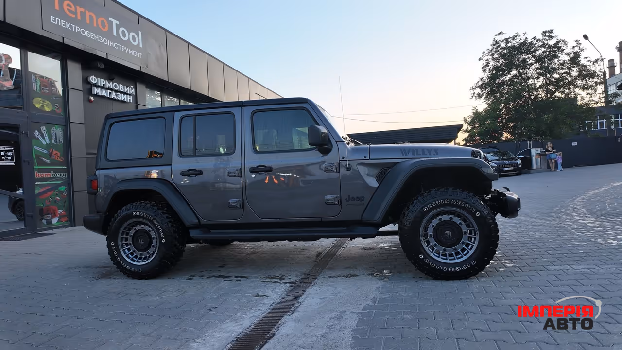 Jeep Wrangler - фото 10