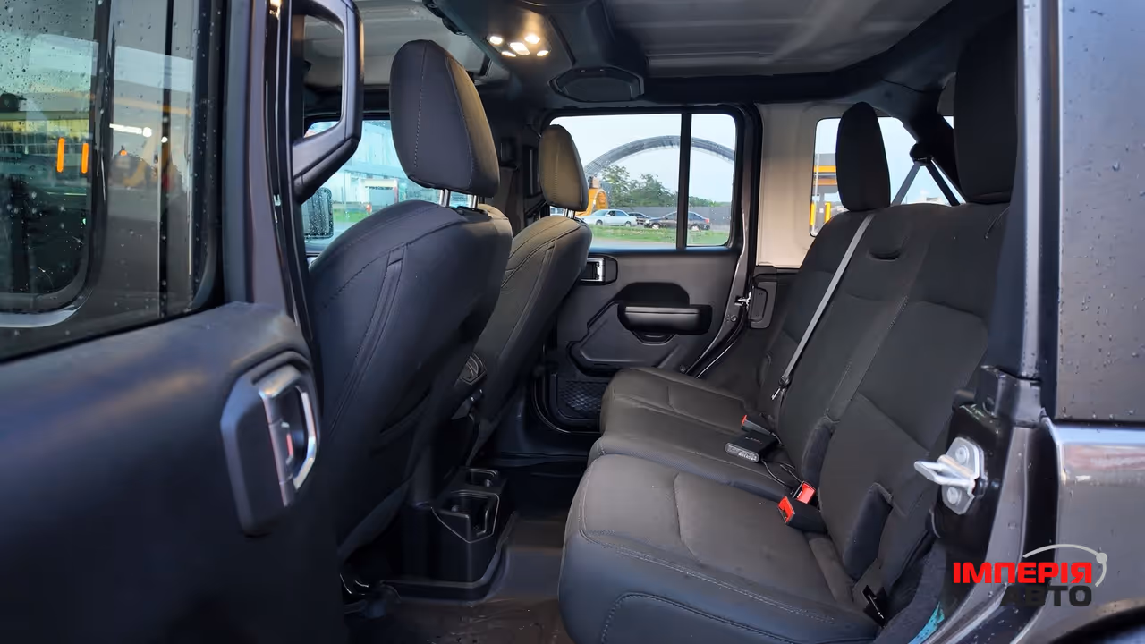 Jeep Wrangler - фото 6