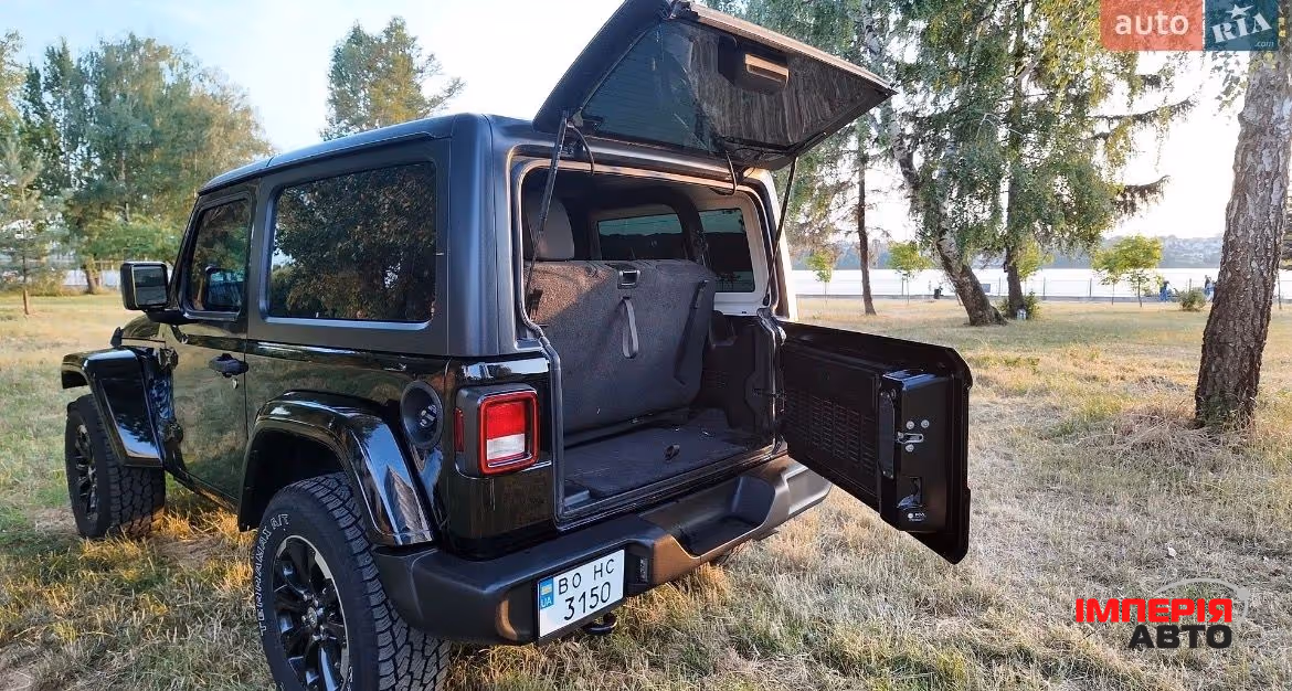 Jeep Wrangler - фото 10