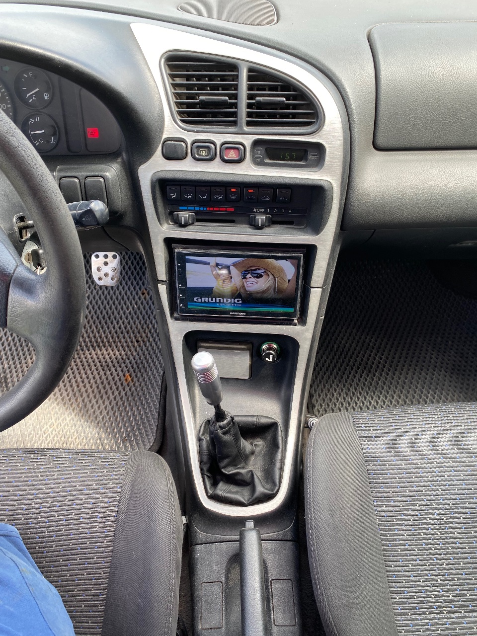 Mazda 323 - фото 13