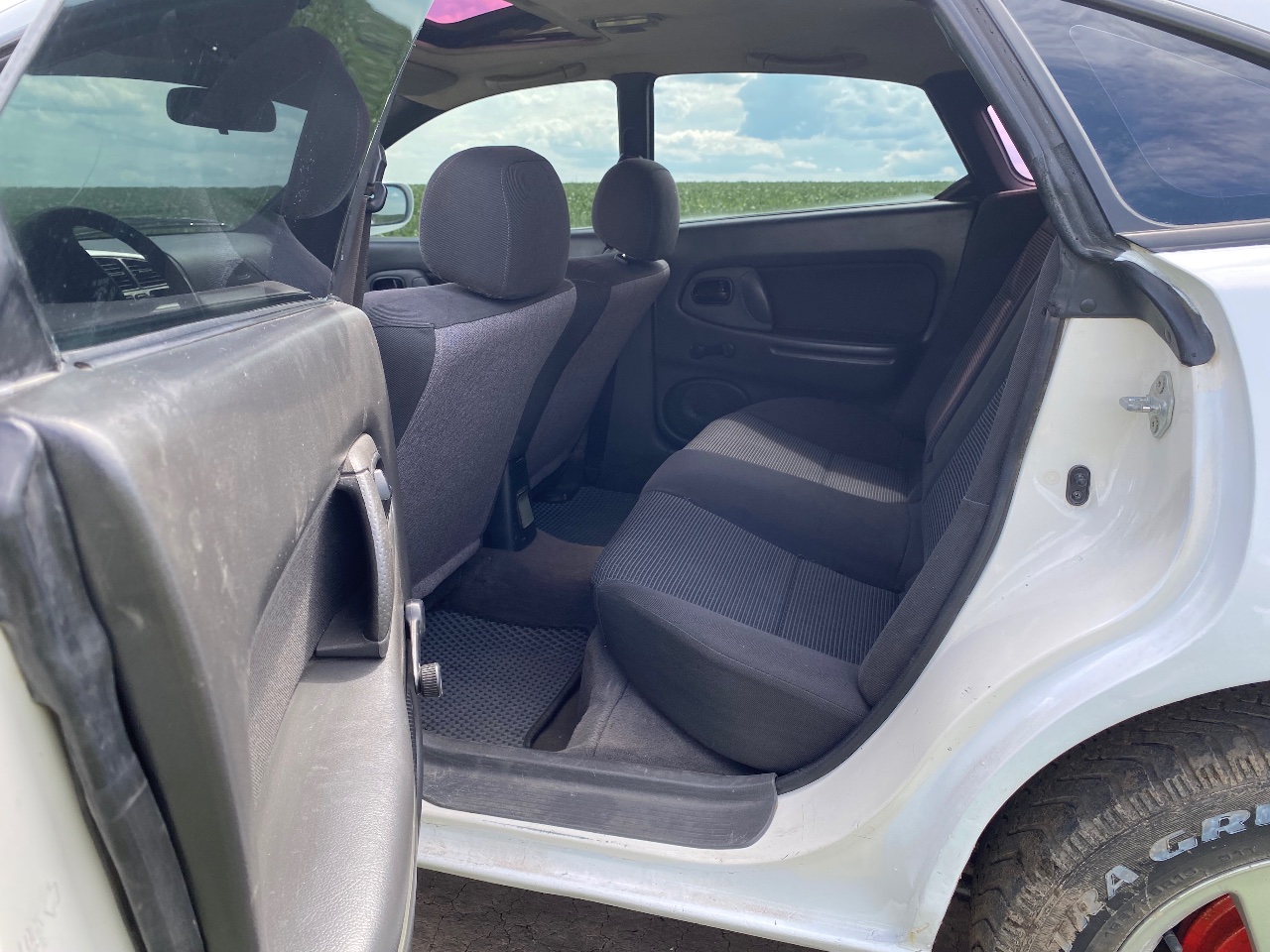 Mazda 323 - фото 3