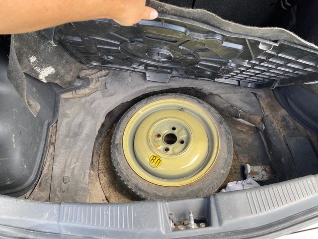 Mazda 323 - фото 4