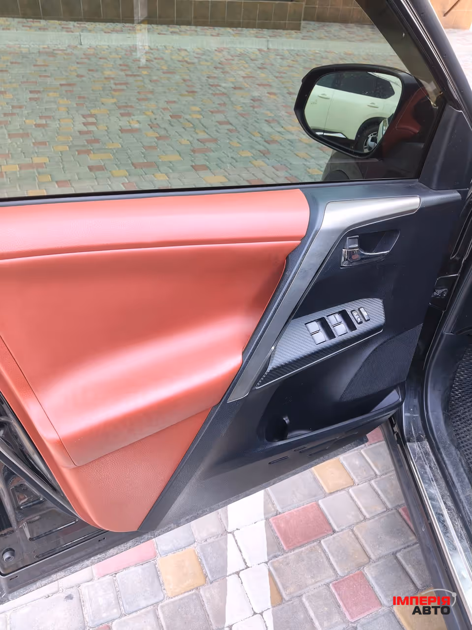 Toyota RAV4 - фото 8