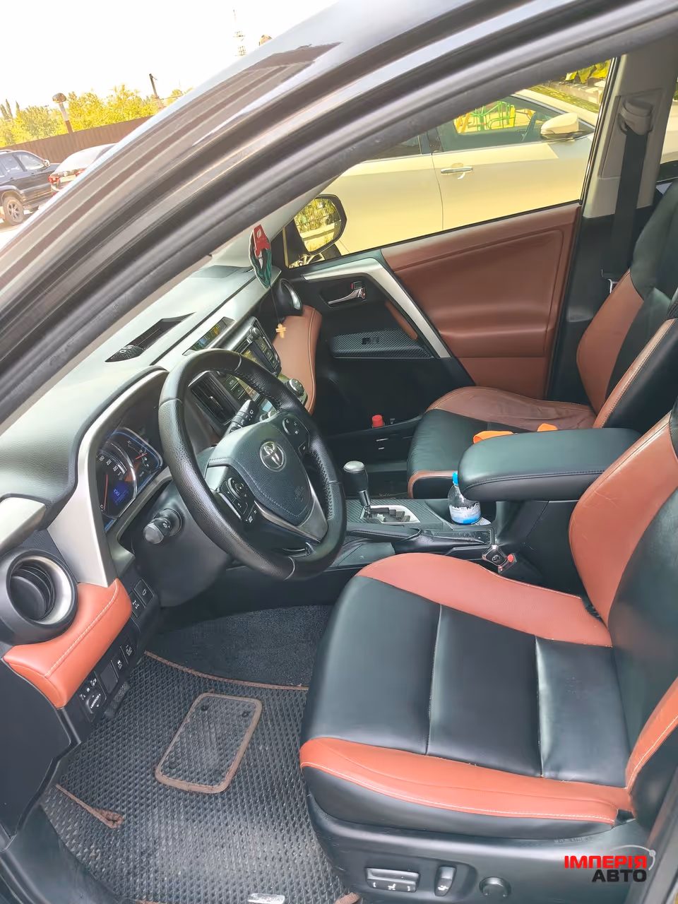 Toyota RAV4 - фото 6