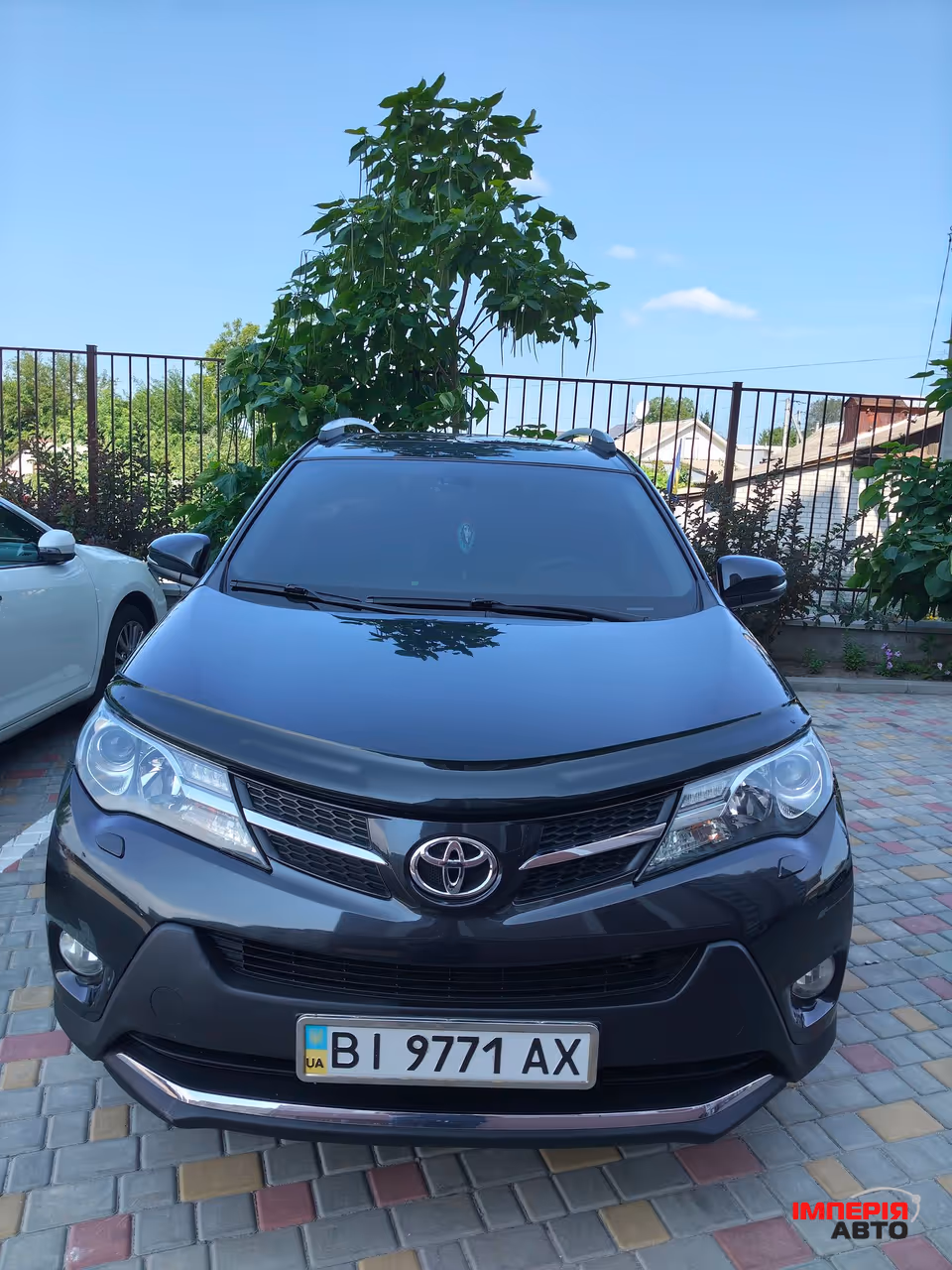 Toyota RAV4 - фото 1