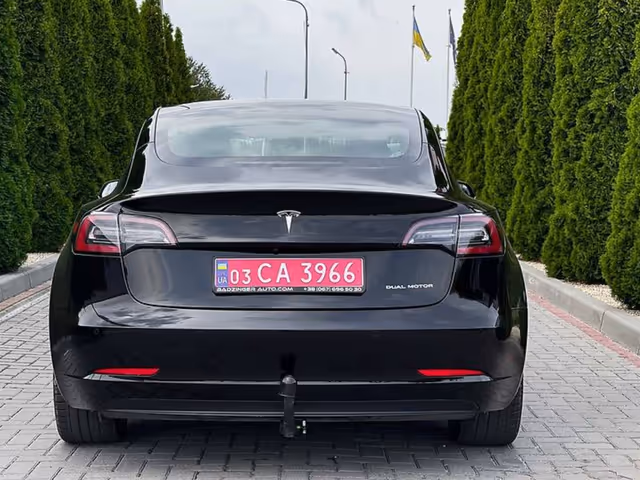 Tesla Model 3 - зображення 5
