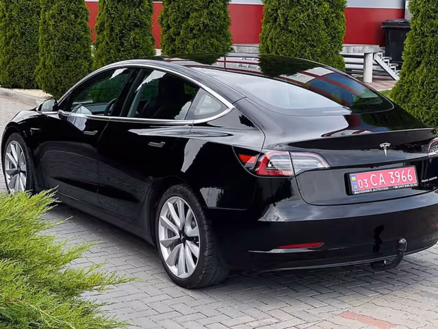 Tesla Model 3 - зображення 4