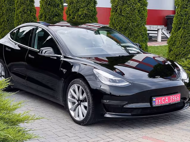 Tesla Model 3 - зображення 1