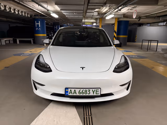 Tesla Model 3 - зображення 1