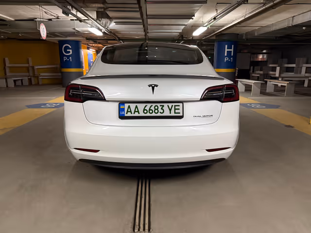 Tesla Model 3 - зображення 5