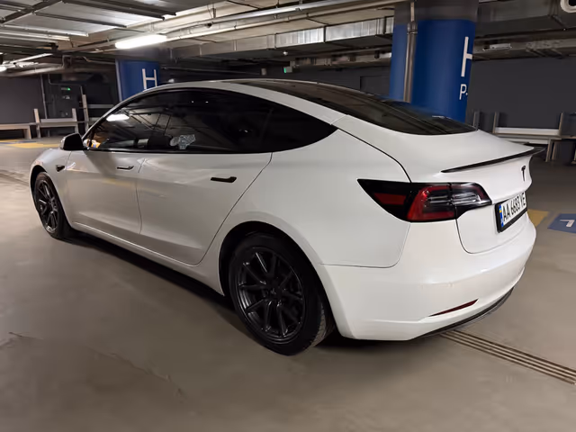 Tesla Model 3 - зображення 4