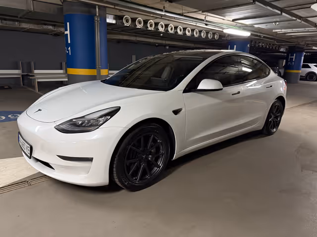 Tesla Model 3 - зображення 2
