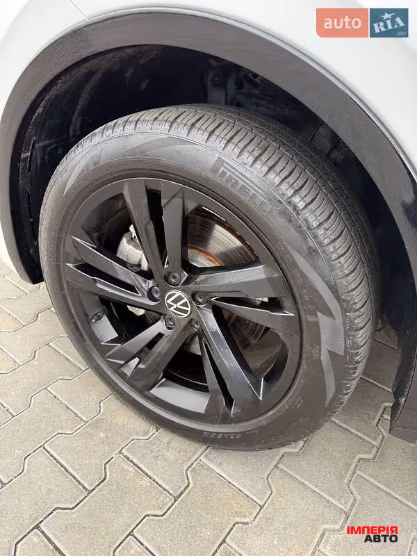 Volkswagen Tiguan - фото 12