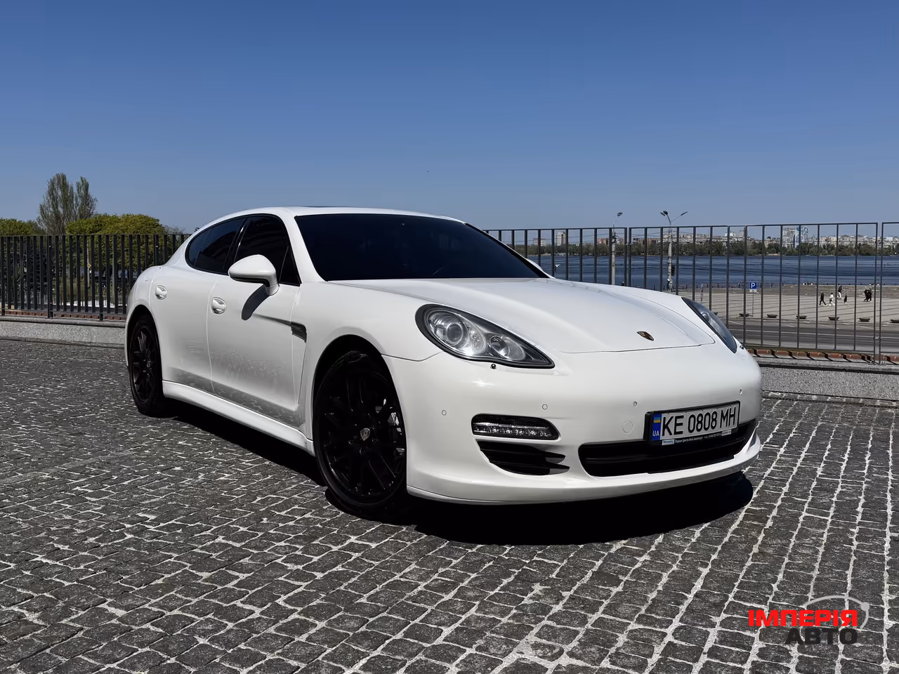 Porsche Panamera - фото 1