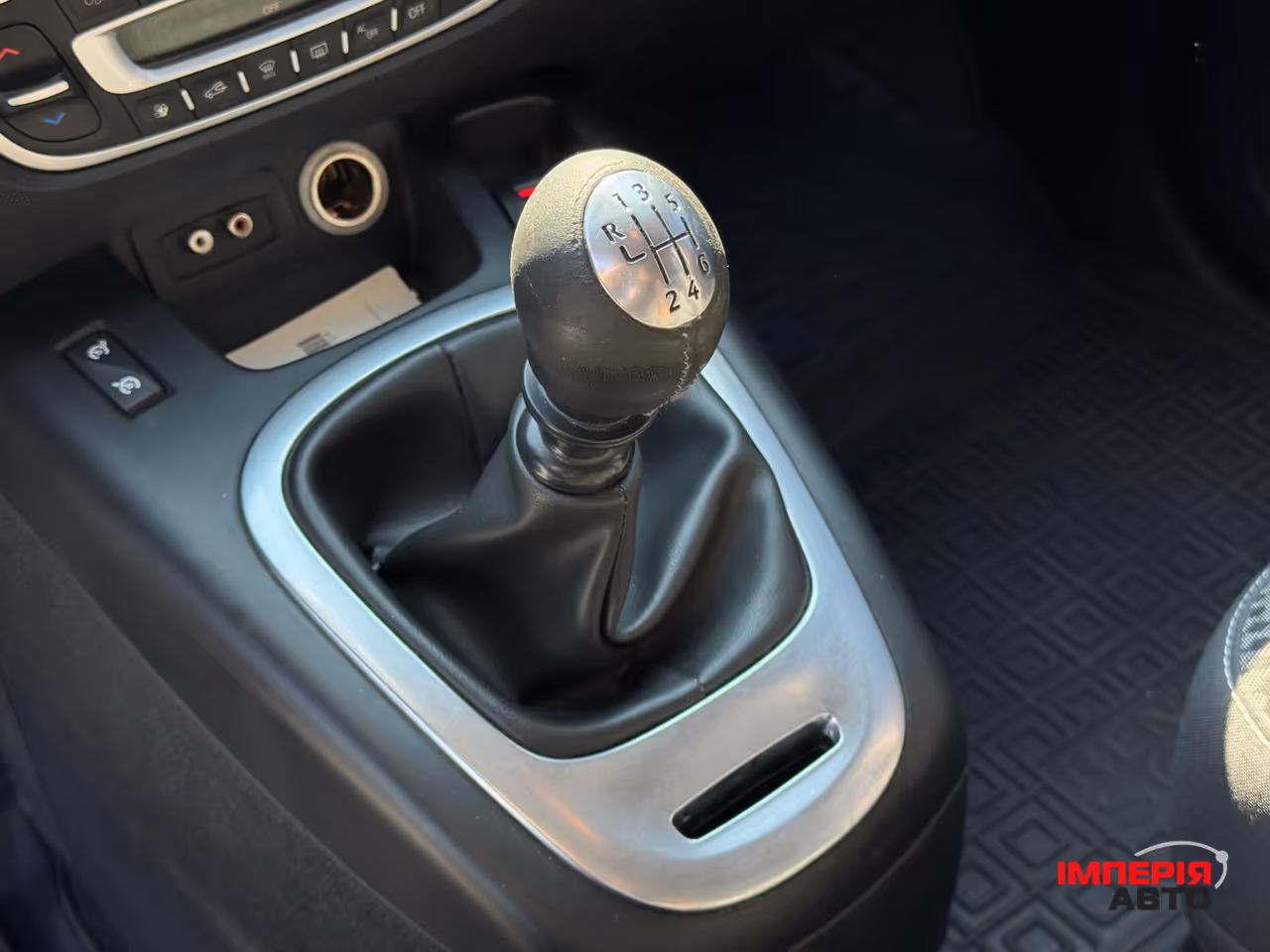 Renault Scenic - фото 22
