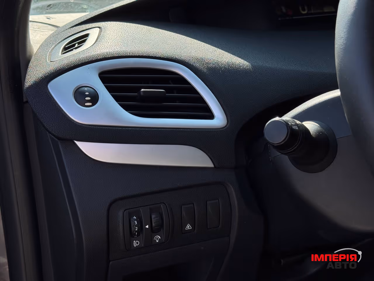 Renault Scenic - фото 19