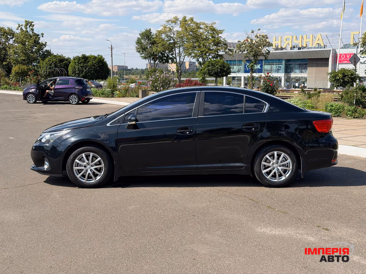 Toyota Avensis - фото 3