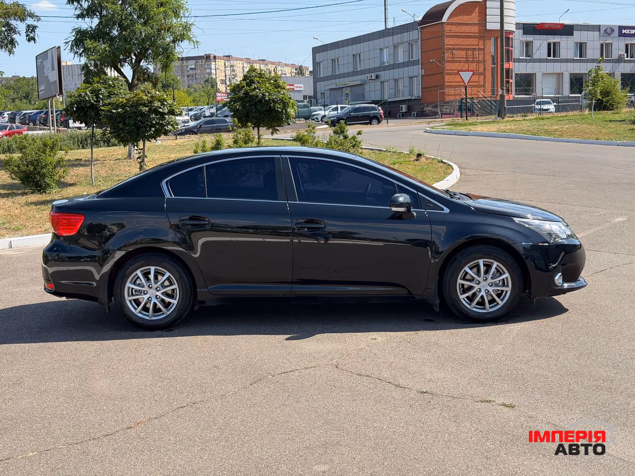 Toyota Avensis - фото 7