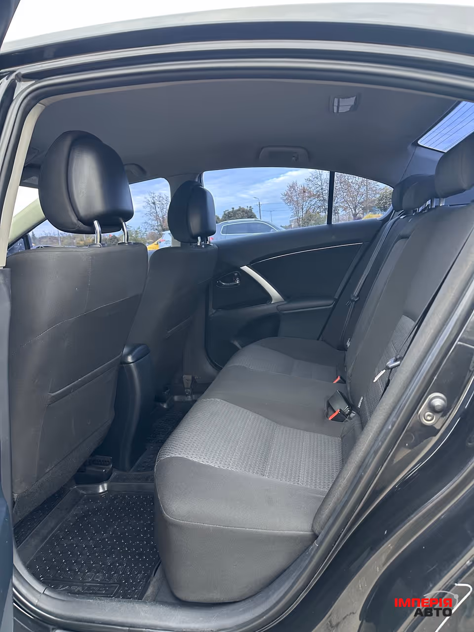Toyota Avensis - фото 12