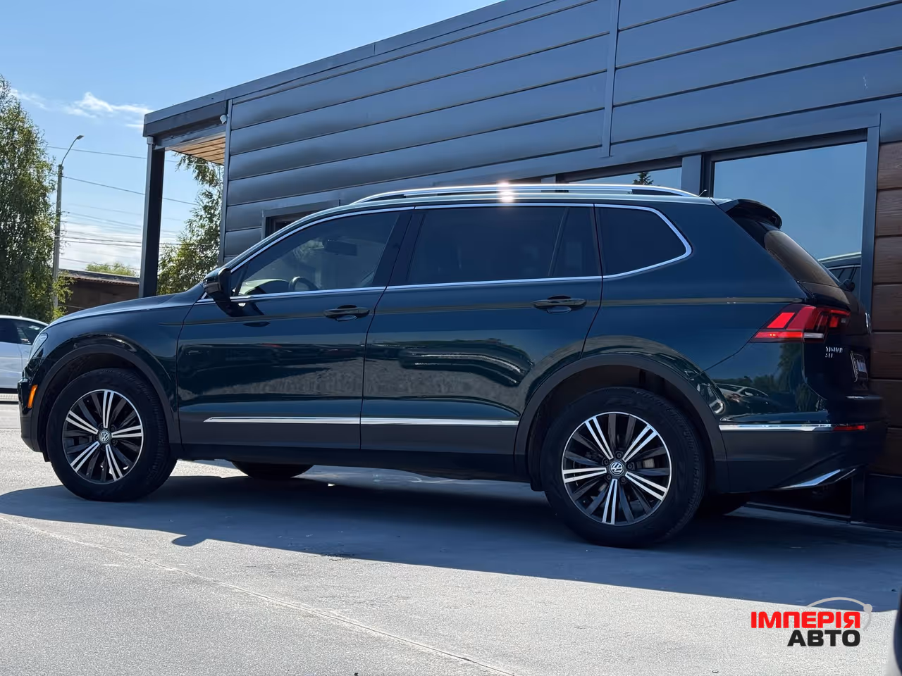 Volkswagen Tiguan - фото 8