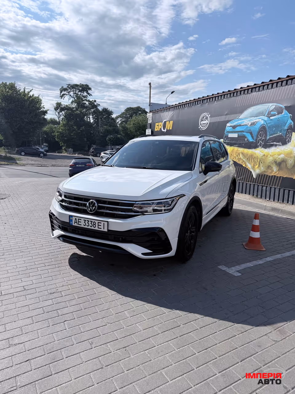 Volkswagen Tiguan - фото 2