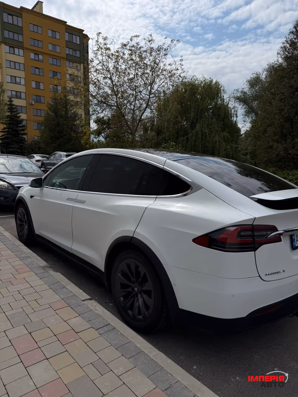 Tesla Model X - фото 10