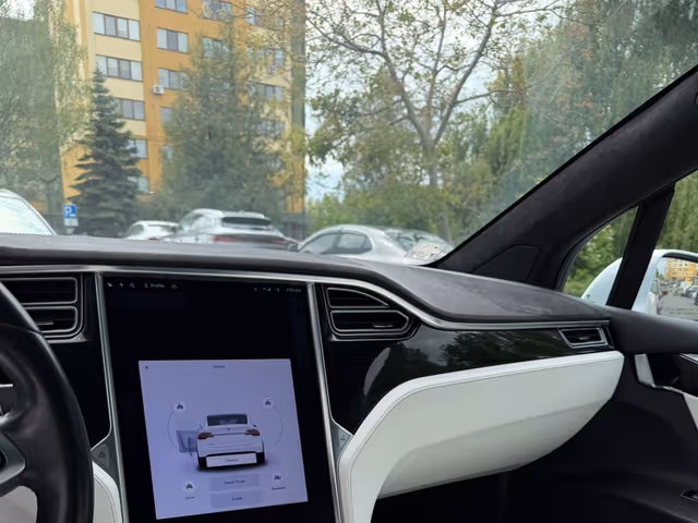 Tesla Model X - зображення 5