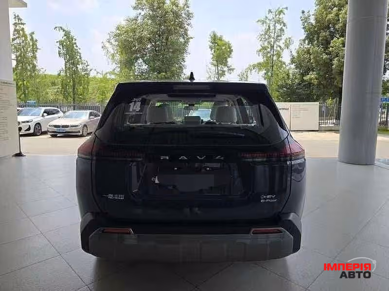 Toyota RAV4 - фото 7