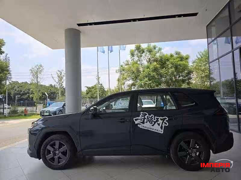 Toyota RAV4 - фото 4