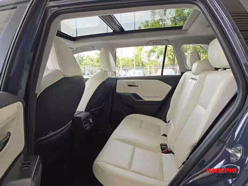 Toyota RAV4 - фото 12