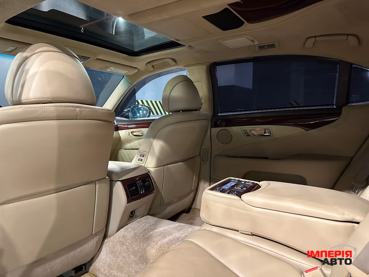 Lexus LS - фото 10