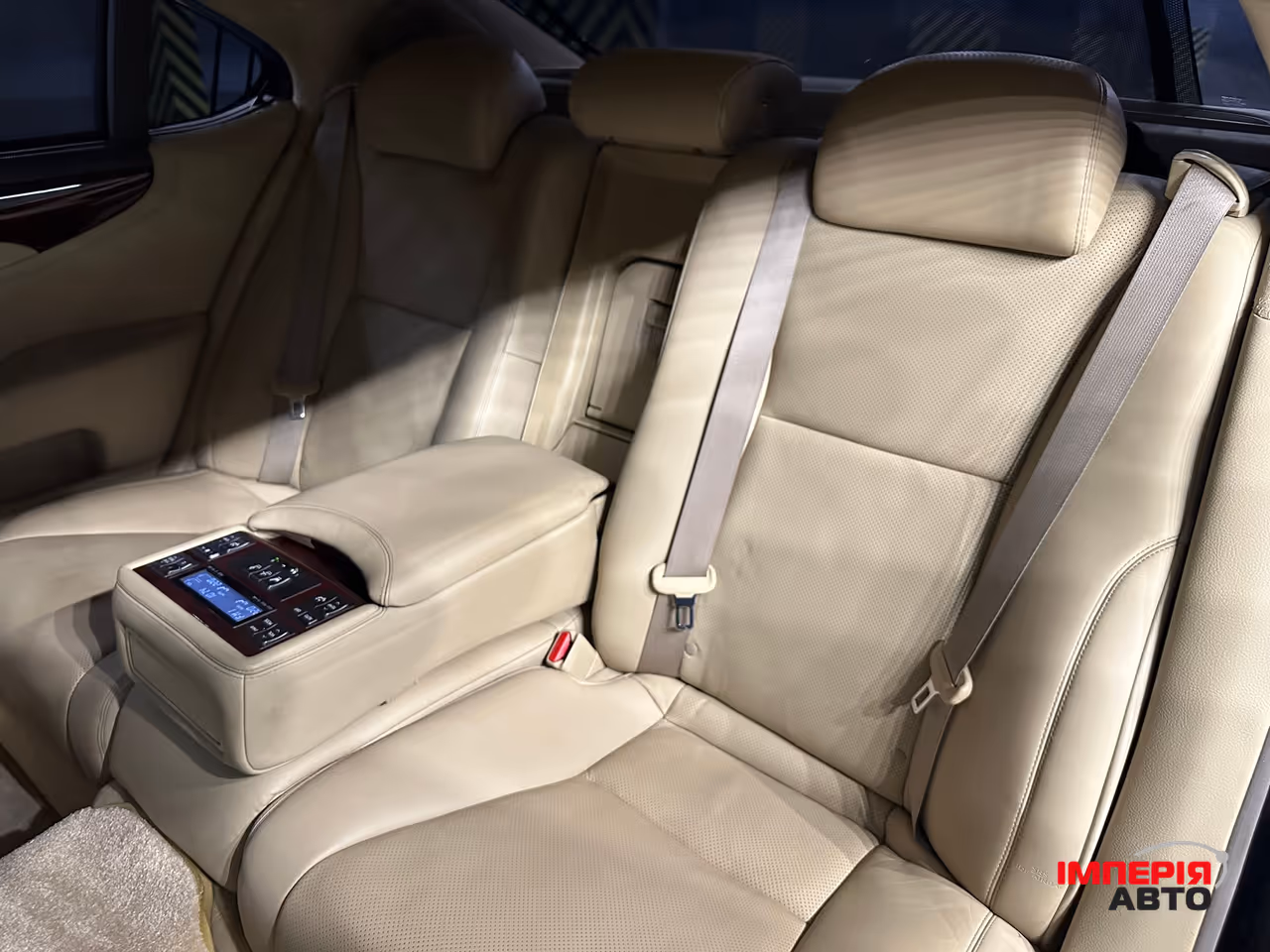 Lexus LS - фото 11
