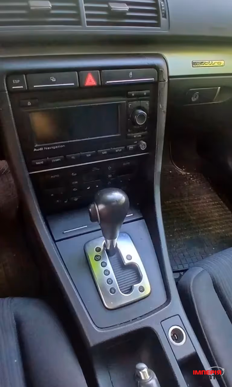 Audi A4 - фото 8