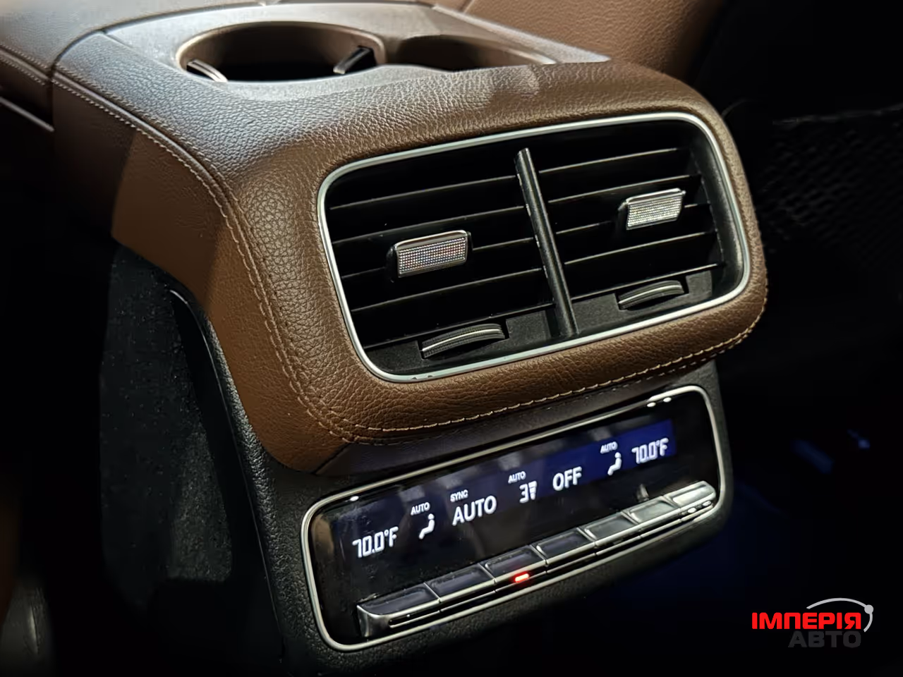 Mercedes-Benz GLS - фото 15