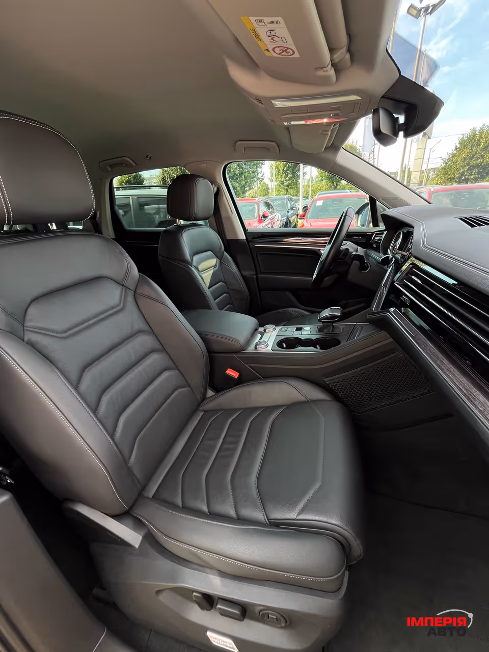 Volkswagen Touareg - фото 14