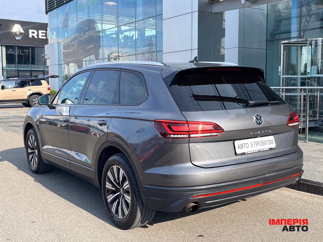 Volkswagen Touareg - фото 8