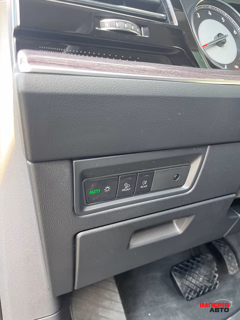 Volkswagen Touareg - фото 23