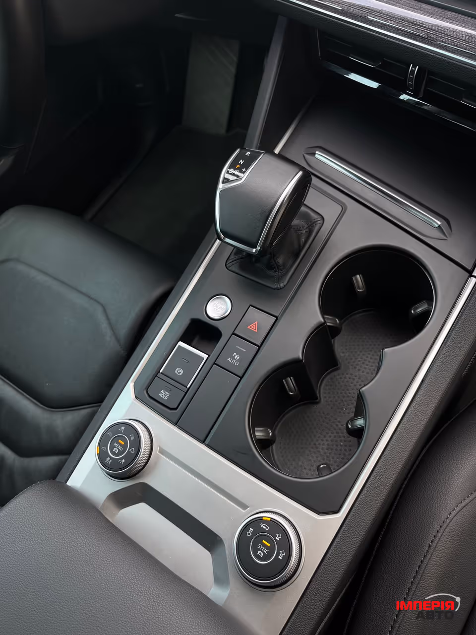 Volkswagen Touareg - фото 17