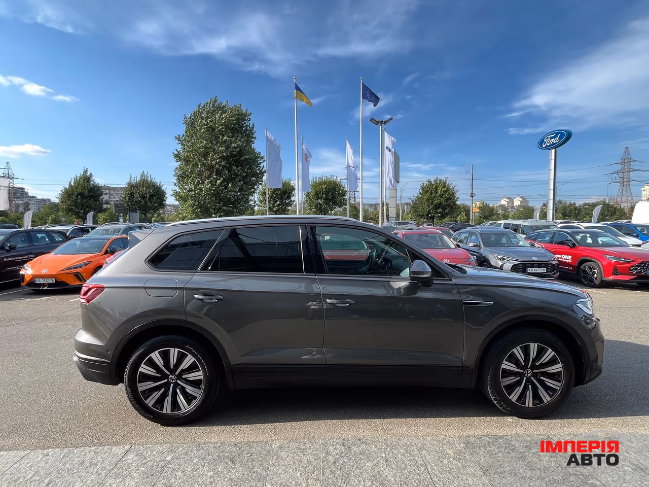 Volkswagen Touareg - фото 5