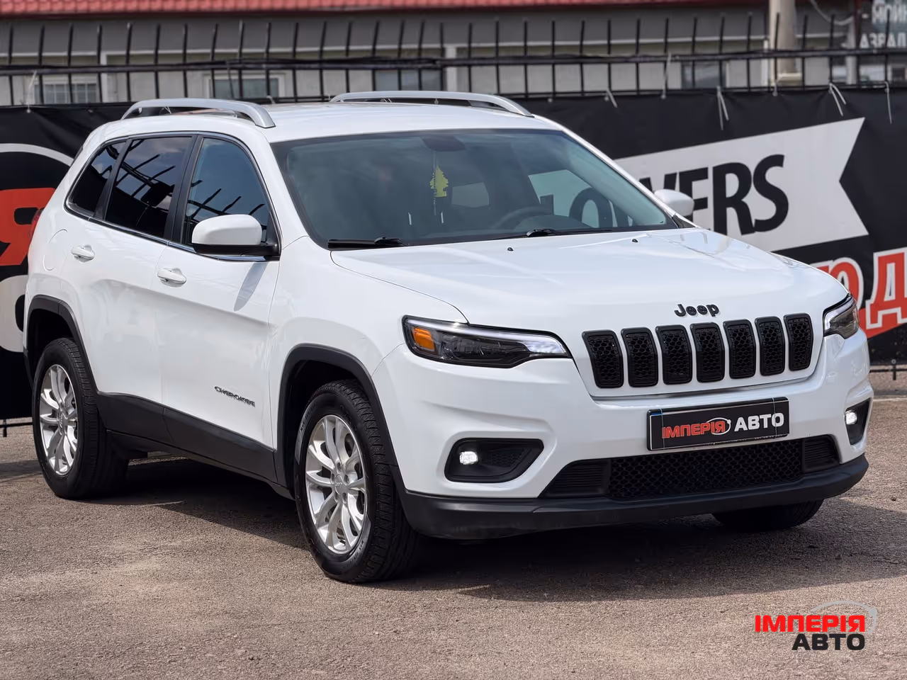 Jeep Cherokee - фото 3