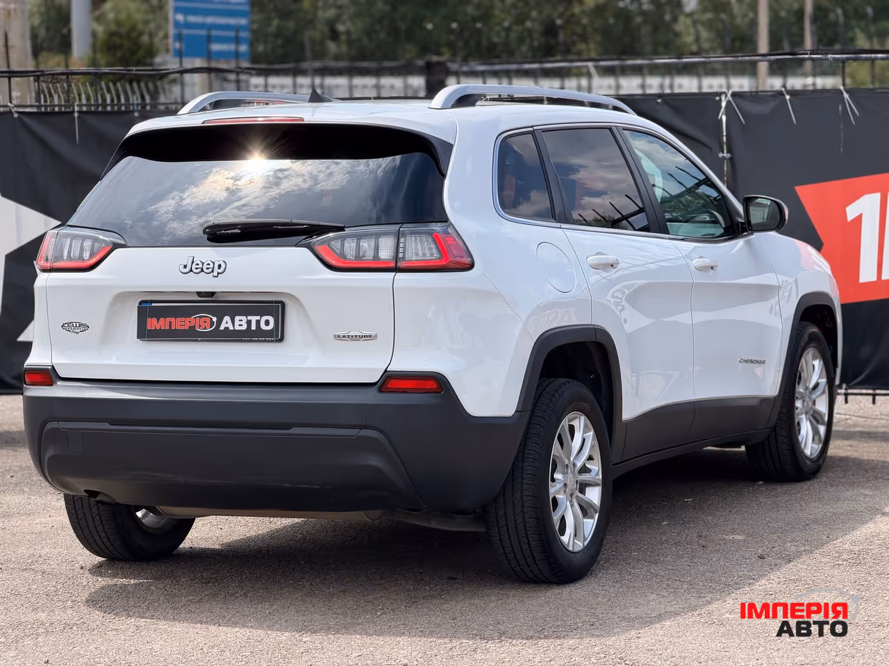 Jeep Cherokee - фото 4