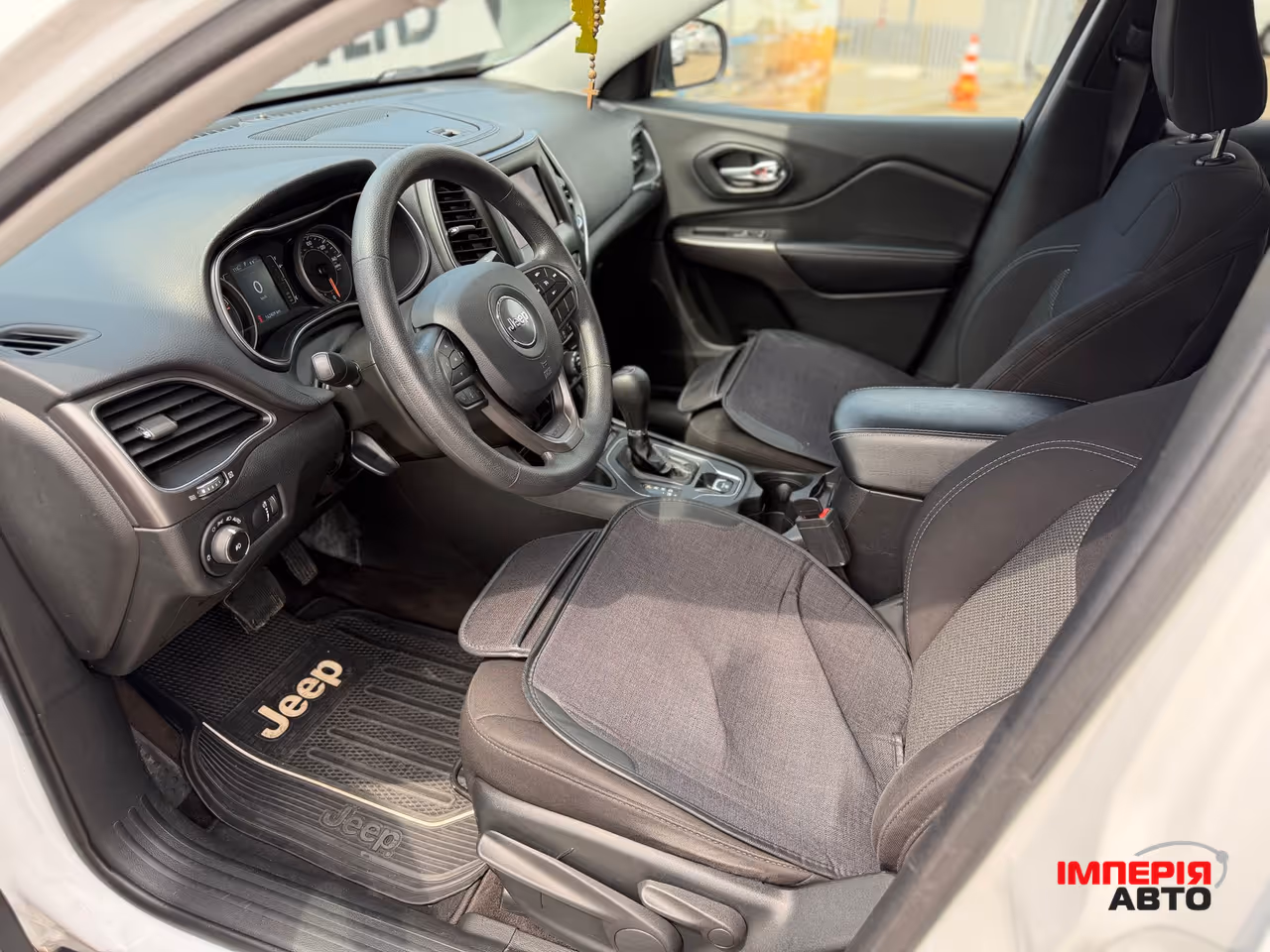 Jeep Cherokee - фото 7