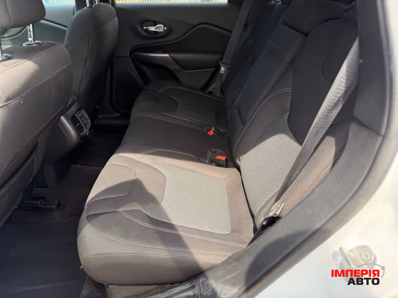 Jeep Cherokee - фото 10
