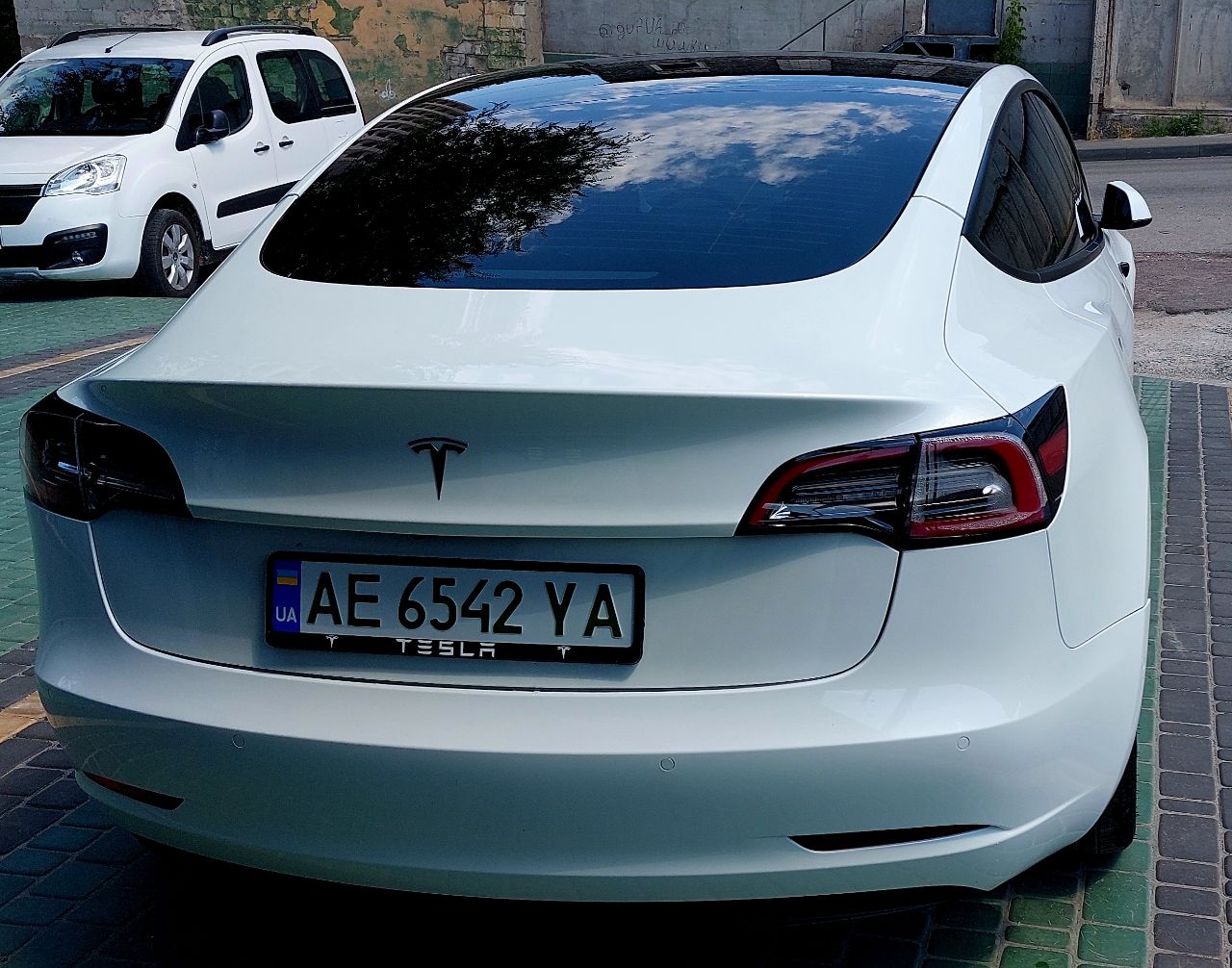 Tesla Model 3 - фото 7