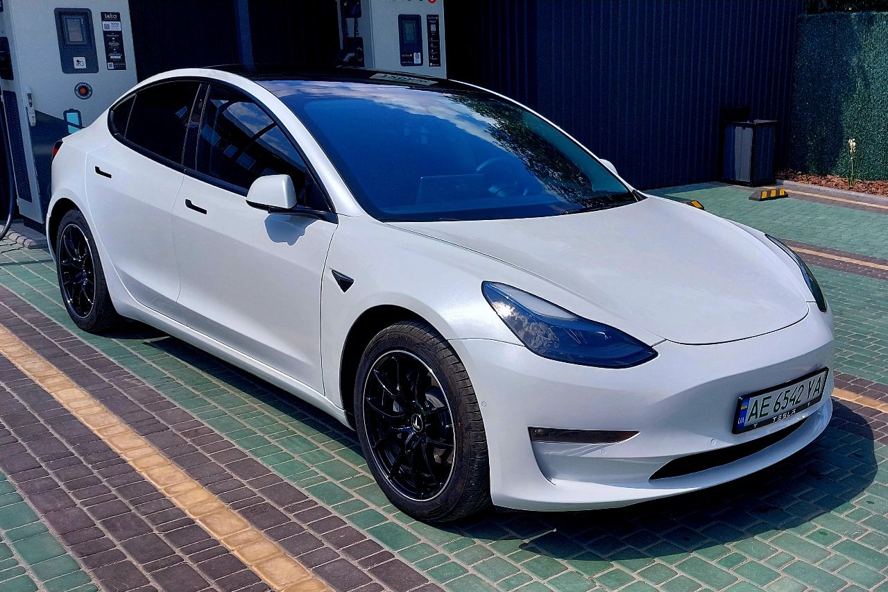 Tesla Model 3 - фото 2