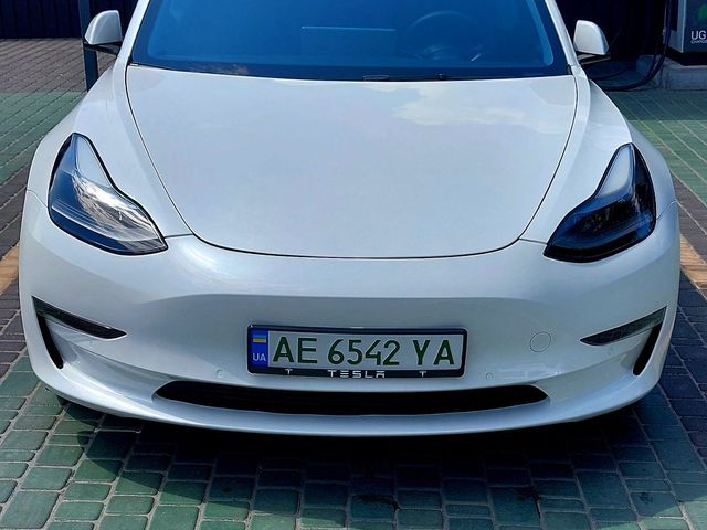 Tesla Model 3 - фото 1