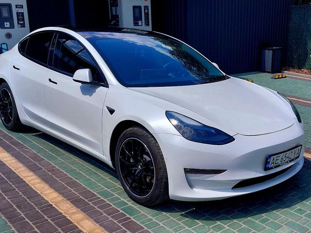 Tesla Model 3 - фото 2